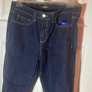 Brand new JORDACHE jeans for Women 9/10 but more like a 5/6 straight leg fit